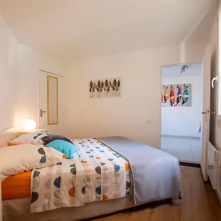 T3 Traversant Résidence Standing Garage Et Piscine Extérieure Gratuits