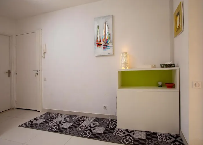 T3 Traversant Standing Garage Et Piscine Exterieure Gratuits Σετ